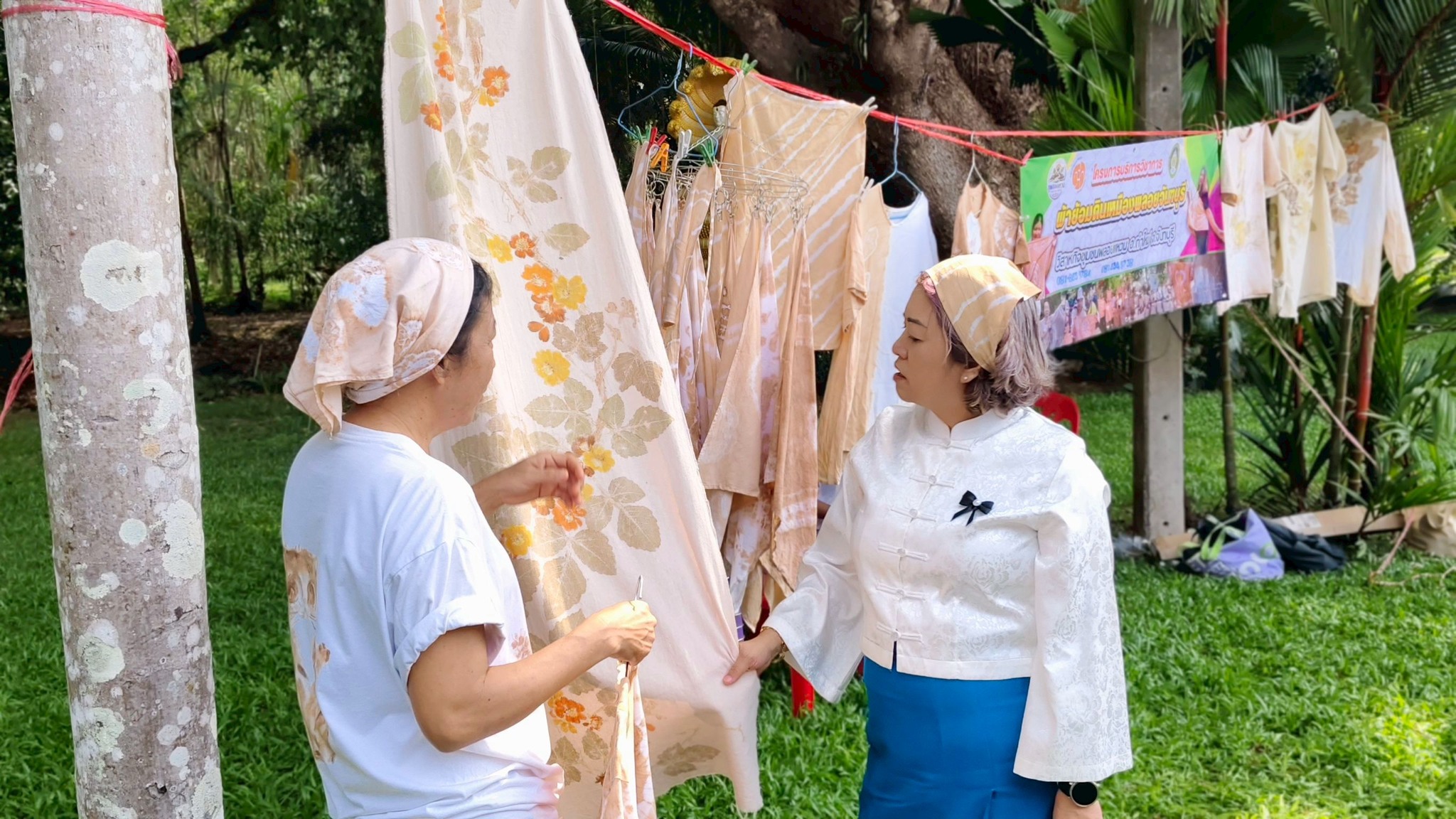 พช.ท่าใหม่ ลงพื้นที่เยี่ยมกลุ่ม OTOP วิสาหกิจชุมชนพลอยแหวน อำเภอท่าใหม่ จังหวัดจันทบุรี